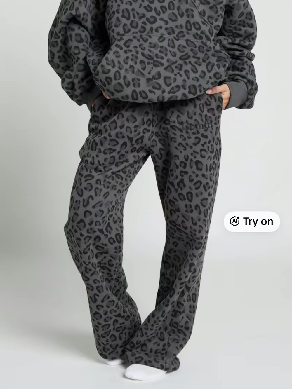 Comfrt leopard sweat pants in black panther size medium